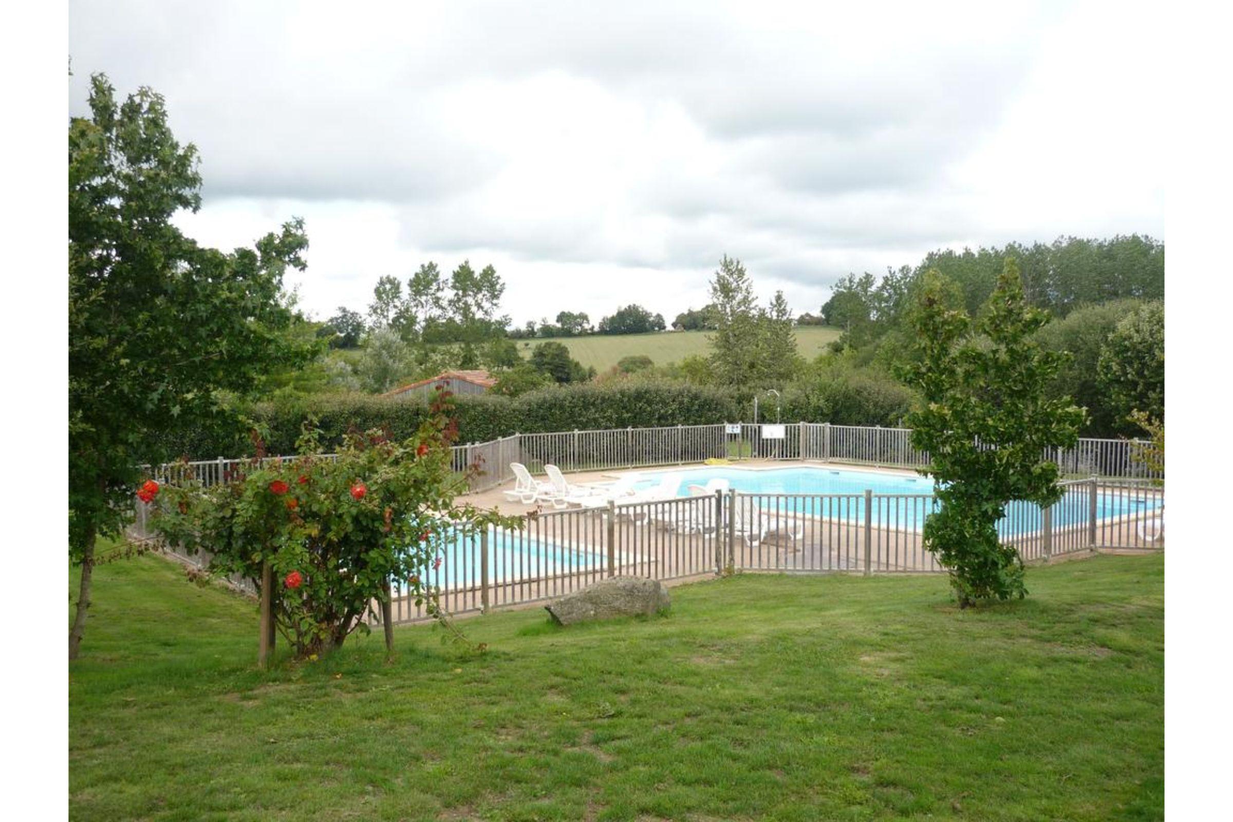 Terres De France - Natura Resort Pescalis Moncoutant Exterior photo